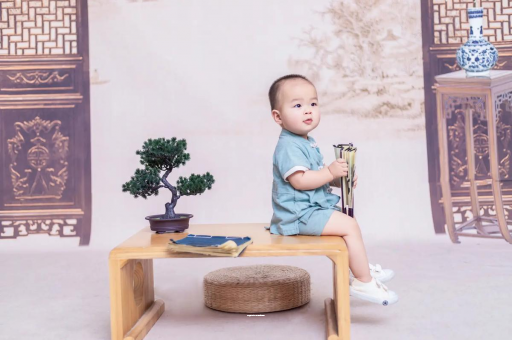 汕头2个月宝宝吃手正常吗